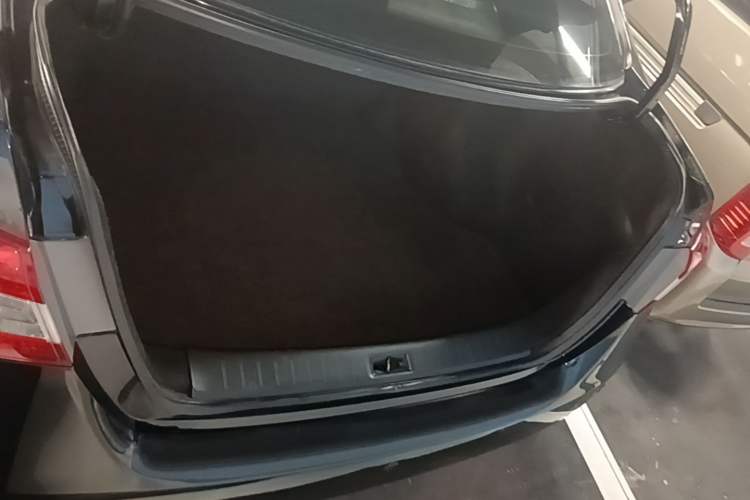 Used Nissan Sylphy 2014 1.6XV CVT Deluxe Edition Trunk