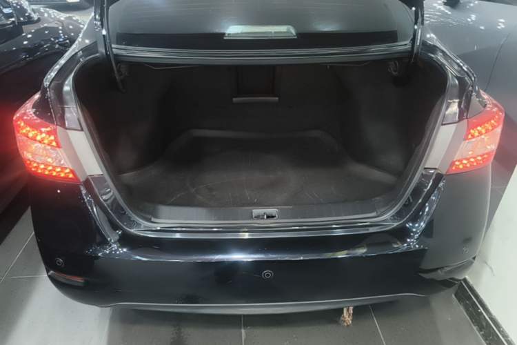 Used Nissan Sylphy 2014 1.6XV CVT Deluxe Edition Trunk