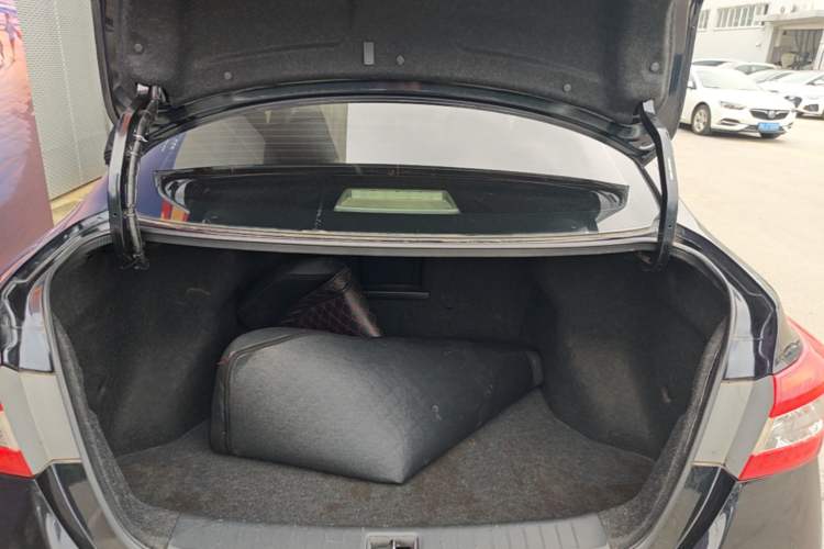 Used Nissan Sylphy 2014 1.6XV CVT Deluxe Edition Trunk