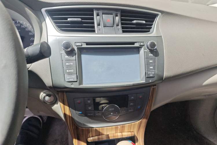 Used Nissan Sylphy 2014 1.6XV CVT Deluxe Edition Audio And AC Panel