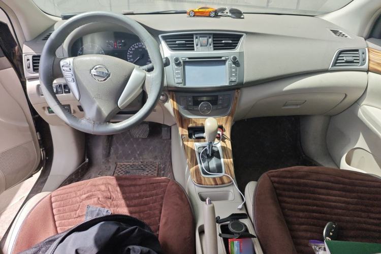 Used Nissan Sylphy 2014 1.6XV CVT Deluxe Edition Center Console