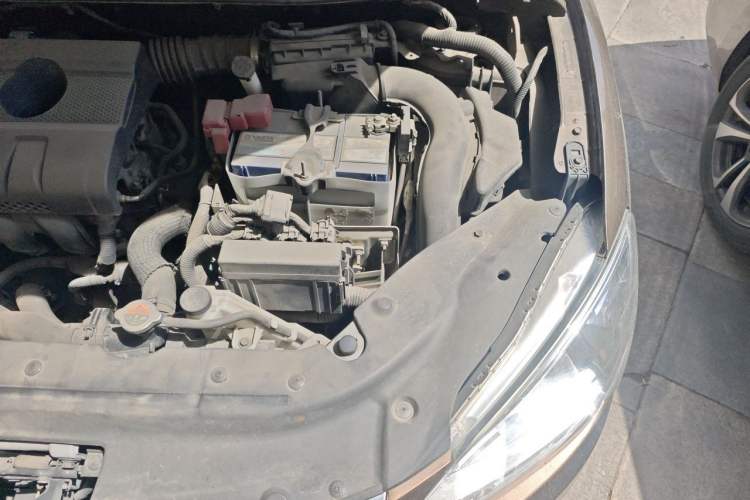 Used Nissan Sylphy 2014 1.6XV CVT Deluxe Edition Engine Bay Left