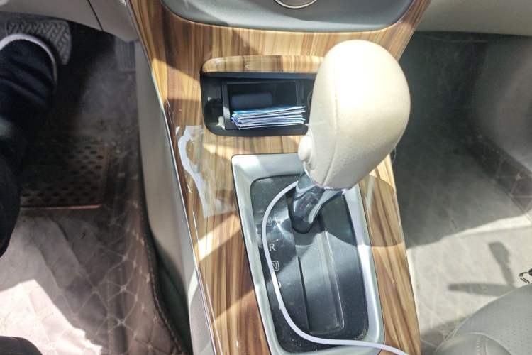 Used Nissan Sylphy 2014 1.6XV CVT Deluxe Edition Gear Lever