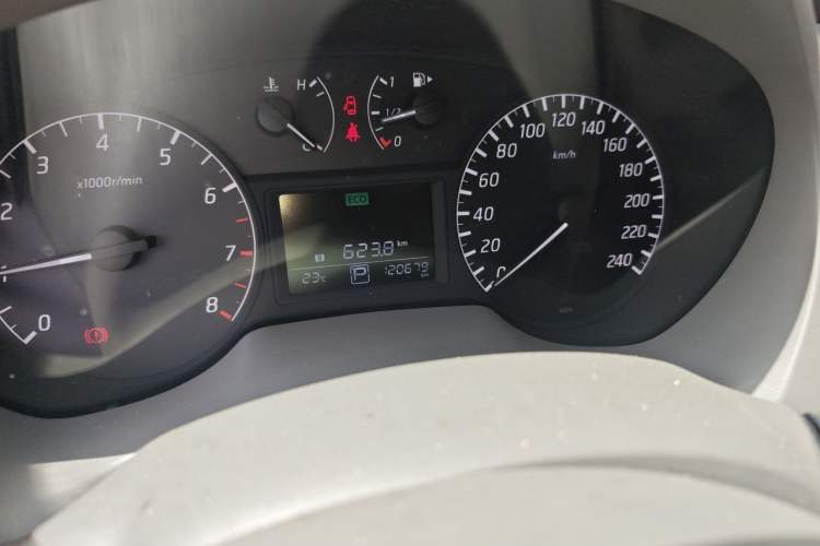 Used Nissan Sylphy 2014 1.6XV CVT Deluxe Edition Odometer Close Up