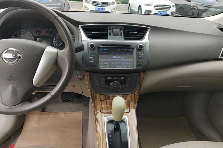 Used Nissan Sylphy 2014 1.6XV CVT Deluxe Edition Audio And AC Panel
