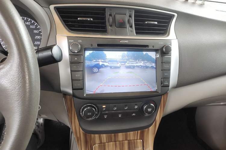 Used Nissan Sylphy 2014 1.6XV CVT Deluxe Edition Audio And AC Panel