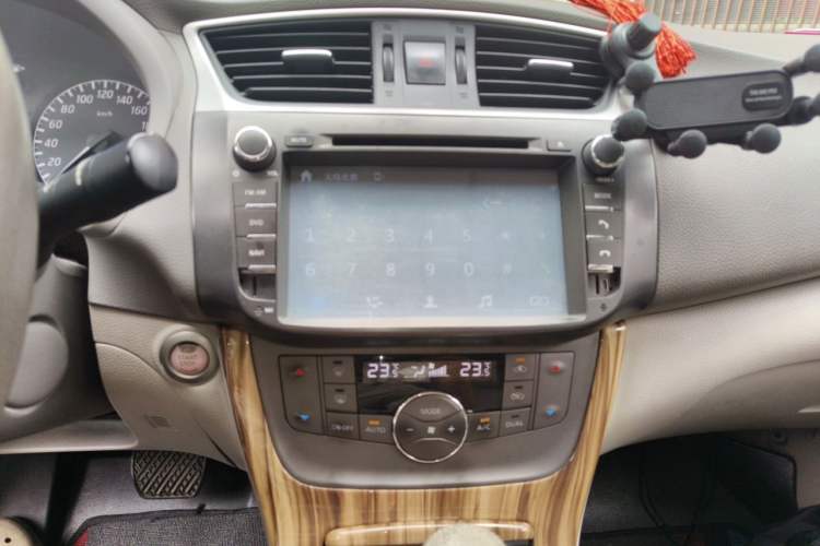 Used Nissan Sylphy 2014 1.6XV CVT Deluxe Edition Audio And AC Panel