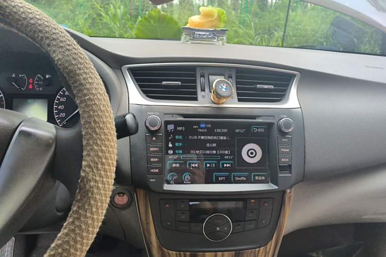 Used Nissan Sylphy 2014 1.6XV CVT Deluxe Edition Audio And AC Panel