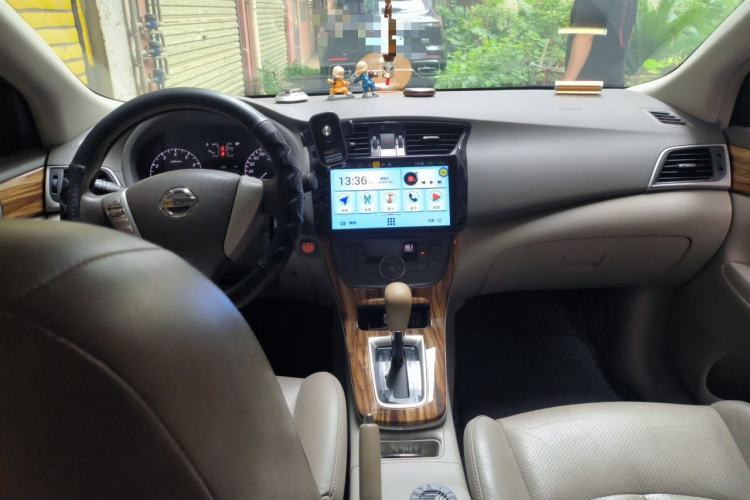 Used Nissan Sylphy 2014 1.6XV CVT Deluxe Edition Center Console
