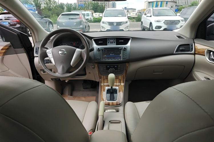 Used Nissan Sylphy 2014 1.6XV CVT Deluxe Edition Center Console
