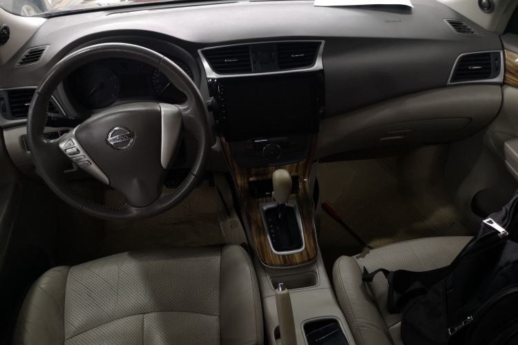 Used Nissan Sylphy 2014 1.6XV CVT Deluxe Edition Center Console