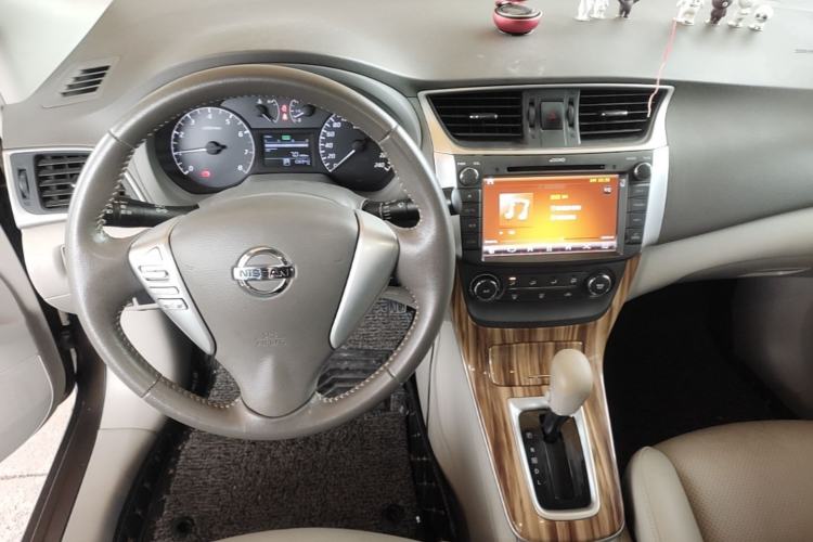 Used Nissan Sylphy 2014 1.6XV CVT Deluxe Edition Center Console