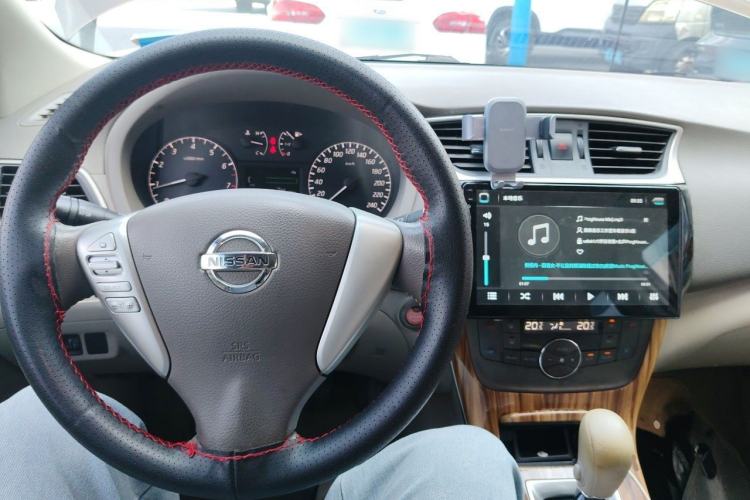 Used Nissan Sylphy 2014 1.6XV CVT Deluxe Edition Center Console