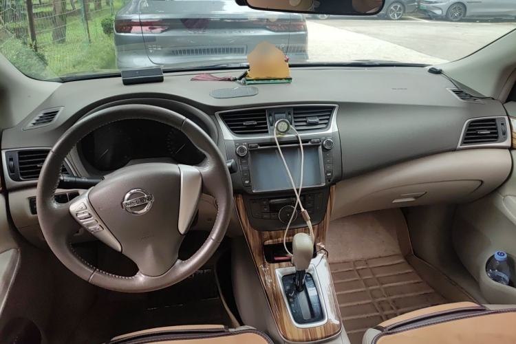 Used Nissan Sylphy 2014 1.6XV CVT Deluxe Edition Center Console