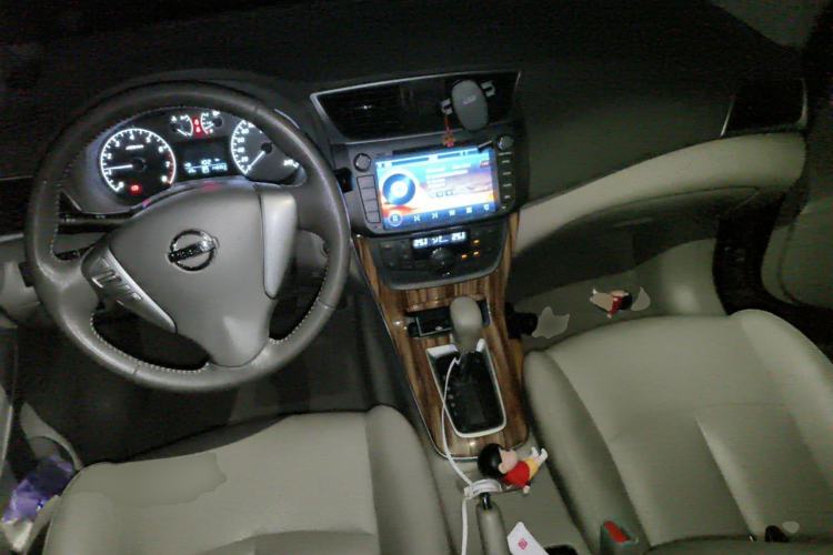 Used Nissan Sylphy 2014 1.6XV CVT Deluxe Edition Center Console
