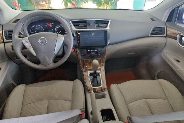 Used Nissan Sylphy 2014 1.6XV CVT Deluxe Edition Center Console
