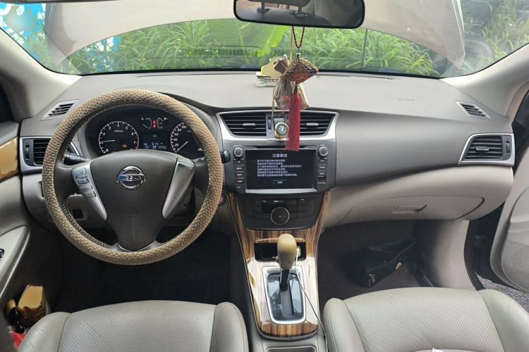 Used Nissan Sylphy 2014 1.6XV CVT Deluxe Edition Center Console