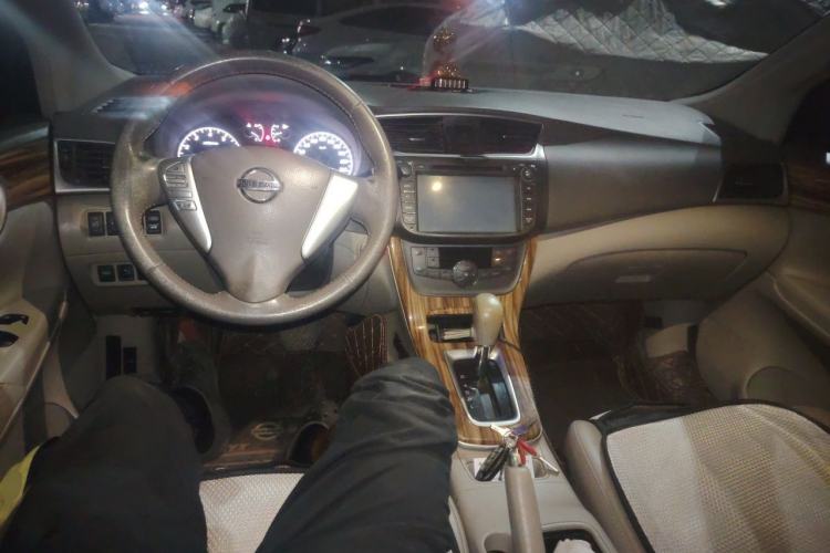 Used Nissan Sylphy 2014 1.6XV CVT Deluxe Edition Center Console