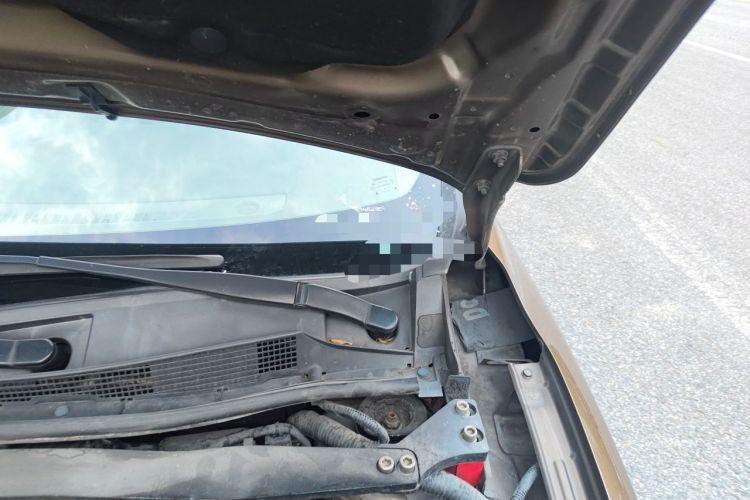 Used Nissan Sylphy 2014 1.6XV CVT Deluxe Edition Engine Bay Left