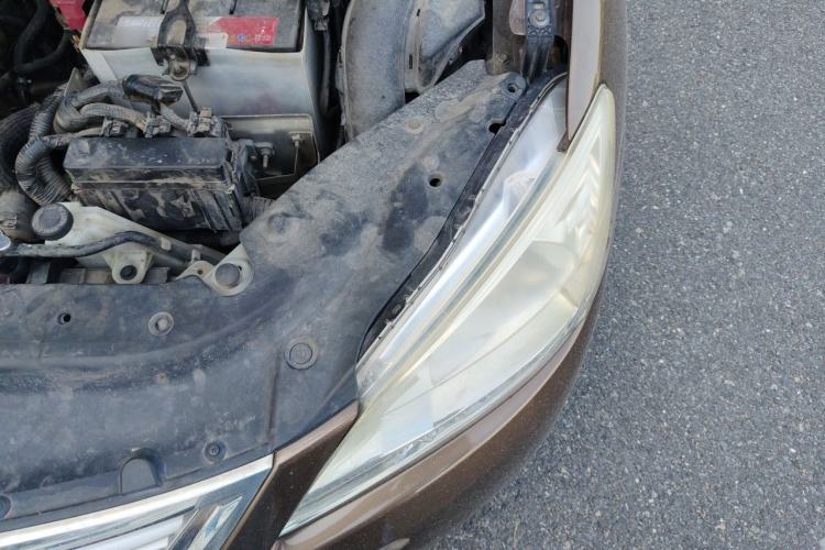 Used Nissan Sylphy 2014 1.6XV CVT Deluxe Edition Engine Bay Left