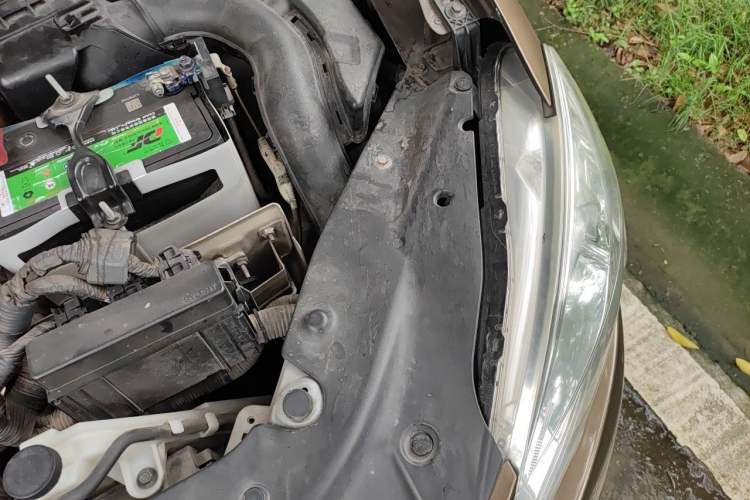 Used Nissan Sylphy 2014 1.6XV CVT Deluxe Edition Engine Bay Left
