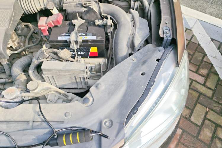 Used Nissan Sylphy 2014 1.6XV CVT Deluxe Edition Engine Bay Left