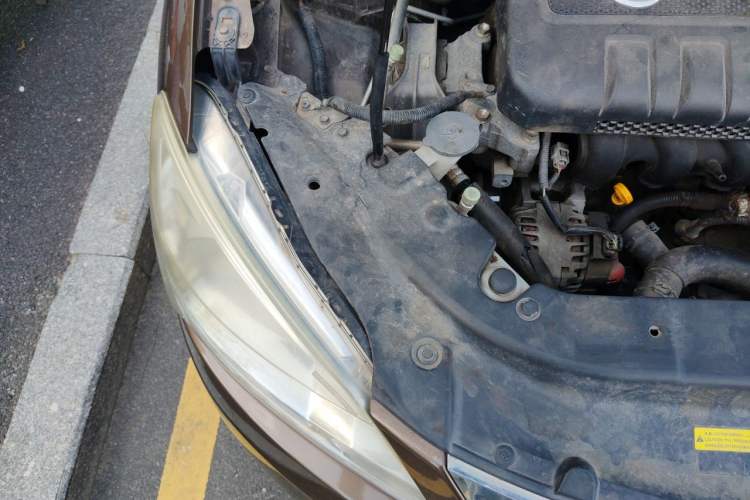 Used Nissan Sylphy 2014 1.6XV CVT Deluxe Edition Engine Bay Right