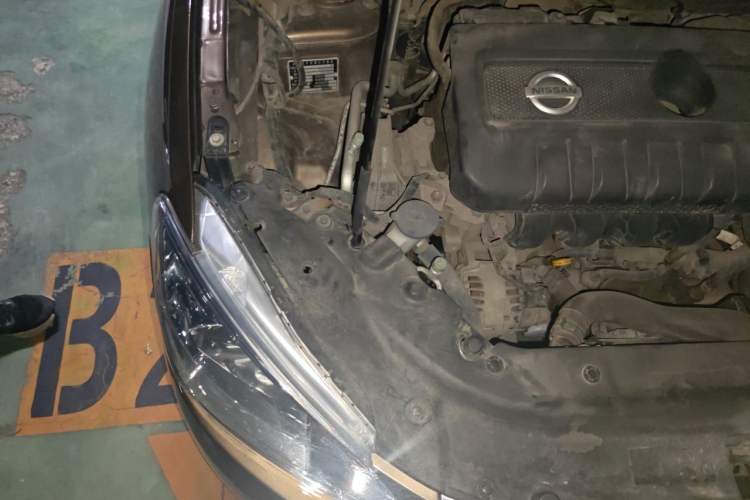 Used Nissan Sylphy 2014 1.6XV CVT Deluxe Edition Engine Bay Right