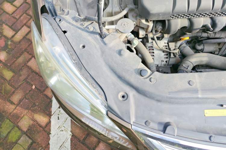 Used Nissan Sylphy 2014 1.6XV CVT Deluxe Edition Engine Bay Right