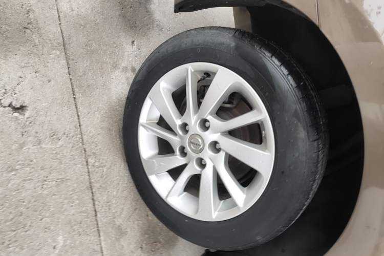 Used Nissan Sylphy 2014 1.6XV CVT Deluxe Edition Exterior 5