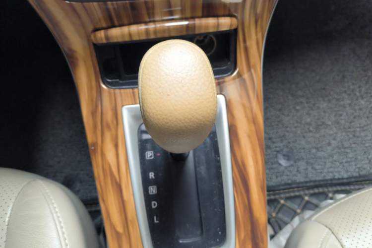 Used Nissan Sylphy 2014 1.6XV CVT Deluxe Edition Gear Lever