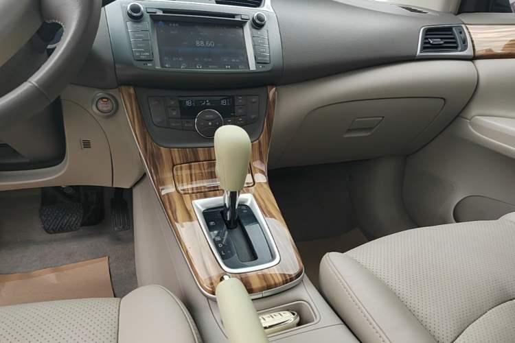 Used Nissan Sylphy 2014 1.6XV CVT Deluxe Edition Gear Lever