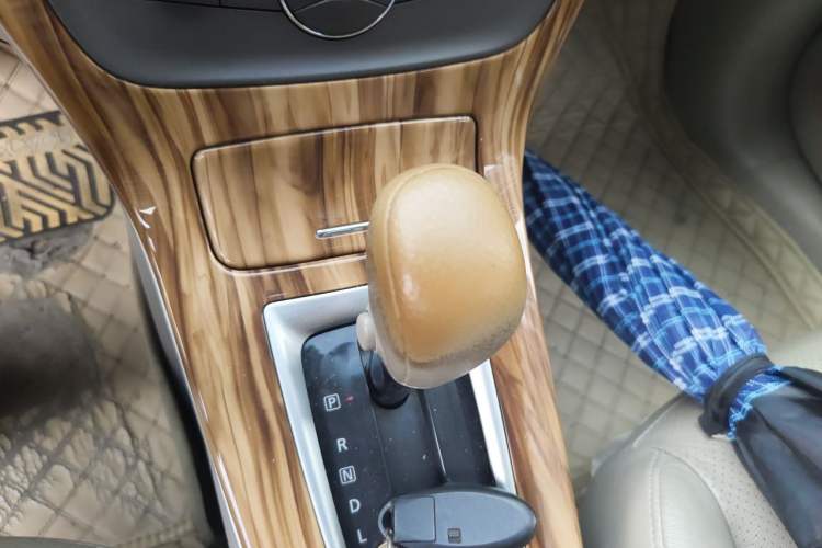 Used Nissan Sylphy 2014 1.6XV CVT Deluxe Edition Gear Lever