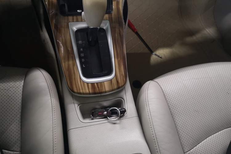 Used Nissan Sylphy 2014 1.6XV CVT Deluxe Edition Gear Lever