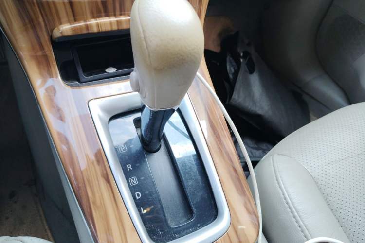 Used Nissan Sylphy 2014 1.6XV CVT Deluxe Edition Gear Lever