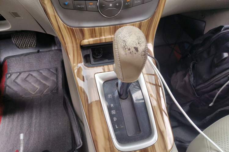 Used Nissan Sylphy 2014 1.6XV CVT Deluxe Edition Gear Lever