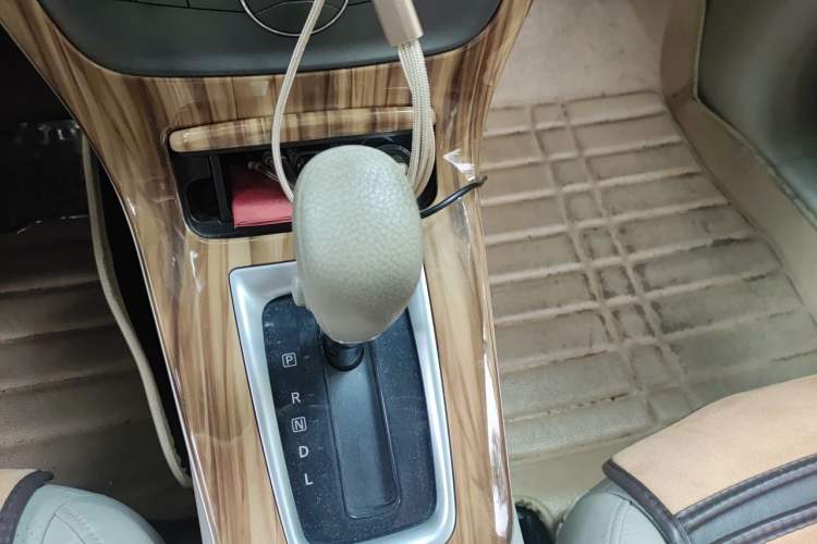 Used Nissan Sylphy 2014 1.6XV CVT Deluxe Edition Gear Lever