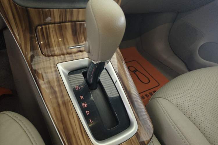 Used Nissan Sylphy 2014 1.6XV CVT Deluxe Edition Gear Lever
