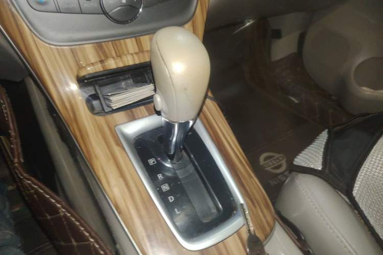 Used Nissan Sylphy 2014 1.6XV CVT Deluxe Edition Gear Lever
