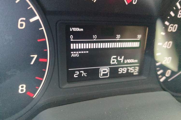 Used Nissan Sylphy 2014 1.6XV CVT Deluxe Edition Odometer Close Up