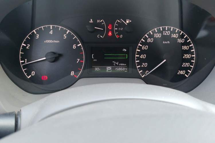 Used Nissan Sylphy 2014 1.6XV CVT Deluxe Edition Odometer Close Up