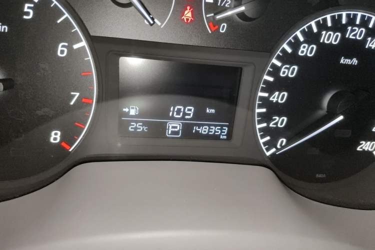 Used Nissan Sylphy 2014 1.6XV CVT Deluxe Edition Odometer Close Up
