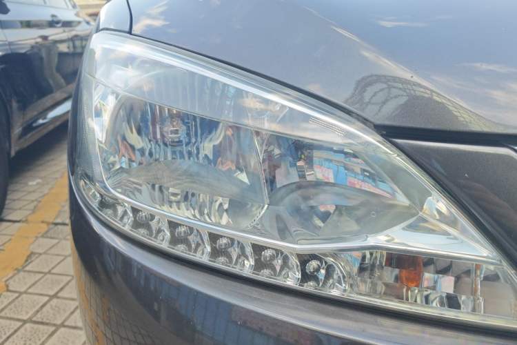 Used Nissan Sylphy 2014 1.6XV CVT Deluxe Edition Right Front Headlight