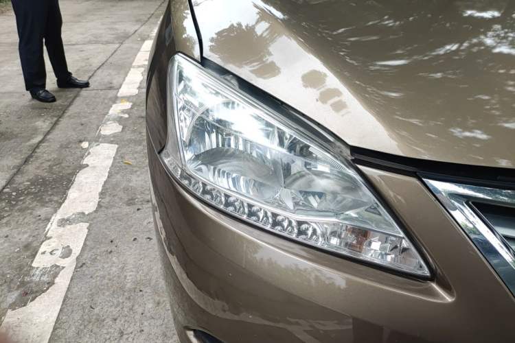 Used Nissan Sylphy 2014 1.6XV CVT Deluxe Edition Right Front Headlight
