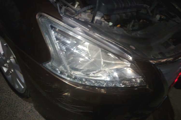 Used Nissan Sylphy 2014 1.6XV CVT Deluxe Edition Right Front Headlight