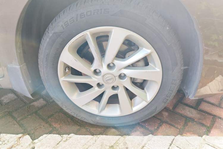 Used Nissan Sylphy 2014 1.6XV CVT Deluxe Edition Right Front Wheel Hub