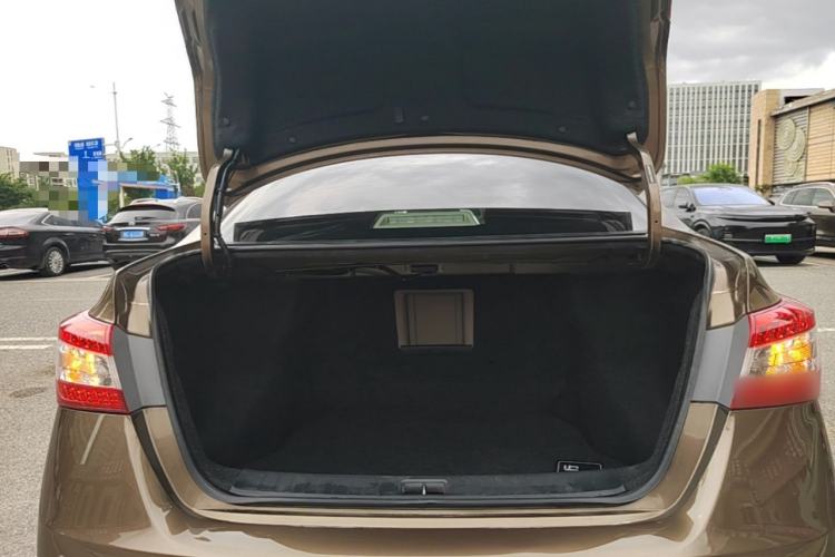 Used Nissan Sylphy 2014 1.6XV CVT Deluxe Edition Trunk