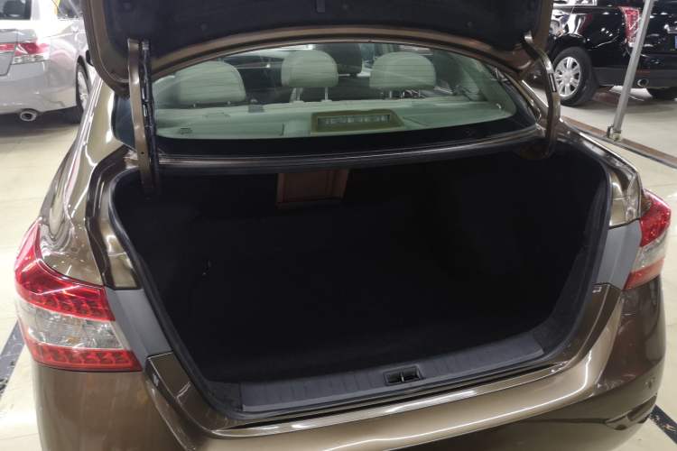 Used Nissan Sylphy 2014 1.6XV CVT Deluxe Edition Trunk