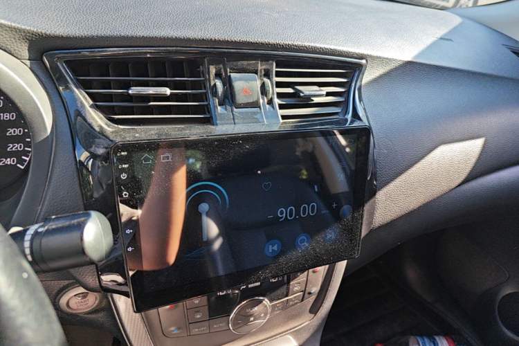 Used Nissan Sylphy 2014 1.6XV CVT Deluxe Edition Audio And AC Panel