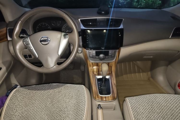 Used Nissan Sylphy 2014 1.6XV CVT Deluxe Edition Center Console